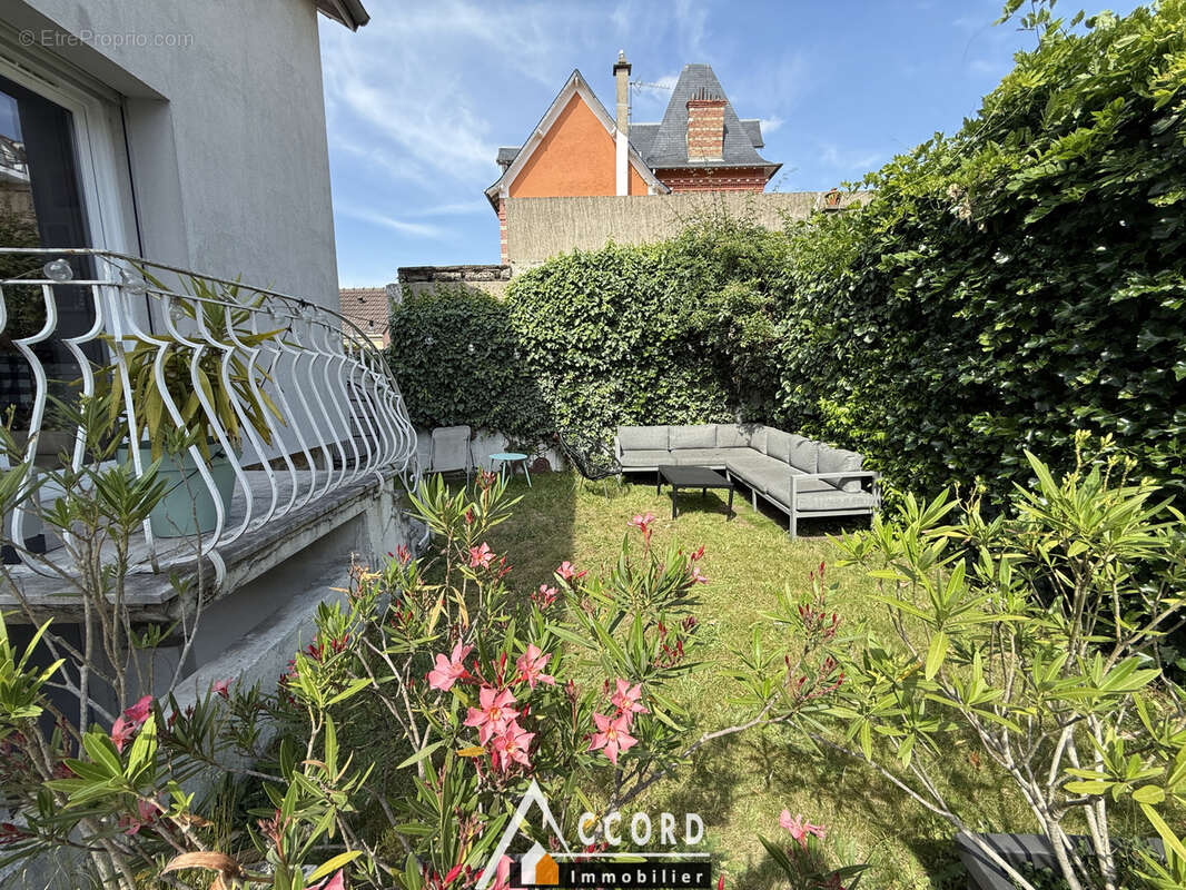 Maison à SARTROUVILLE