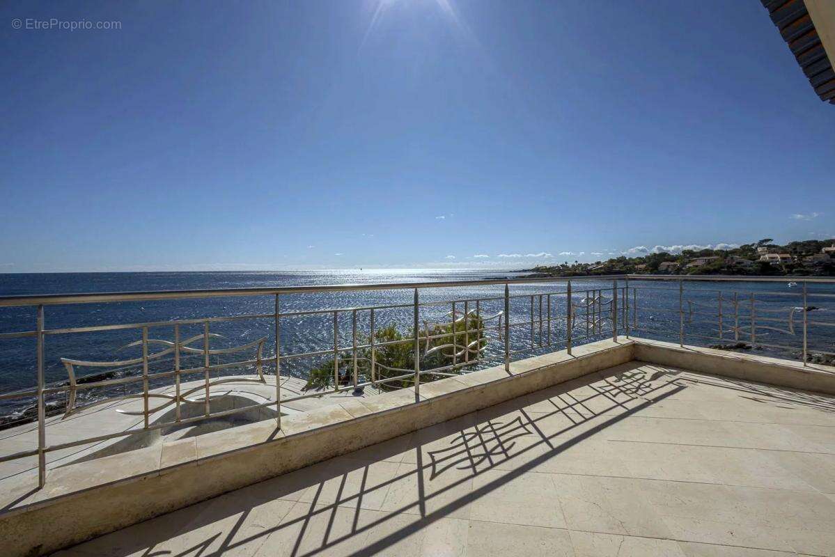 Maison à ROQUEBRUNE-SUR-ARGENS