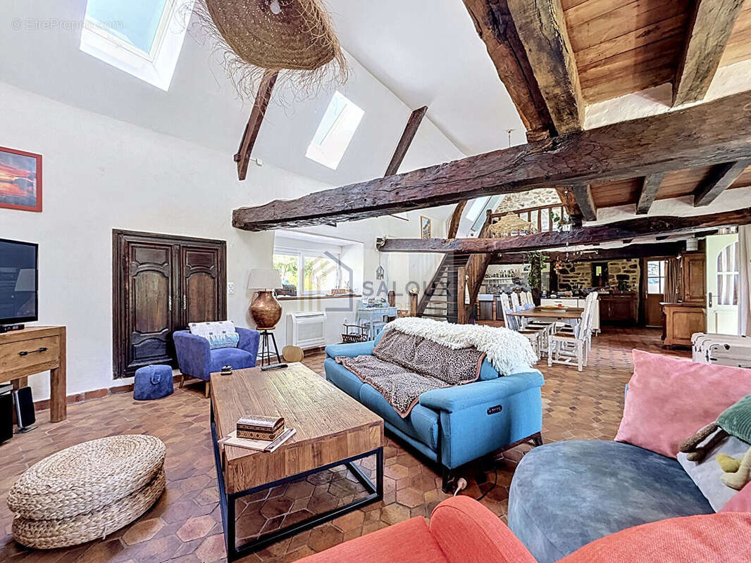 AMBON - Maison de charme en pierre de 240m² - photo 9
