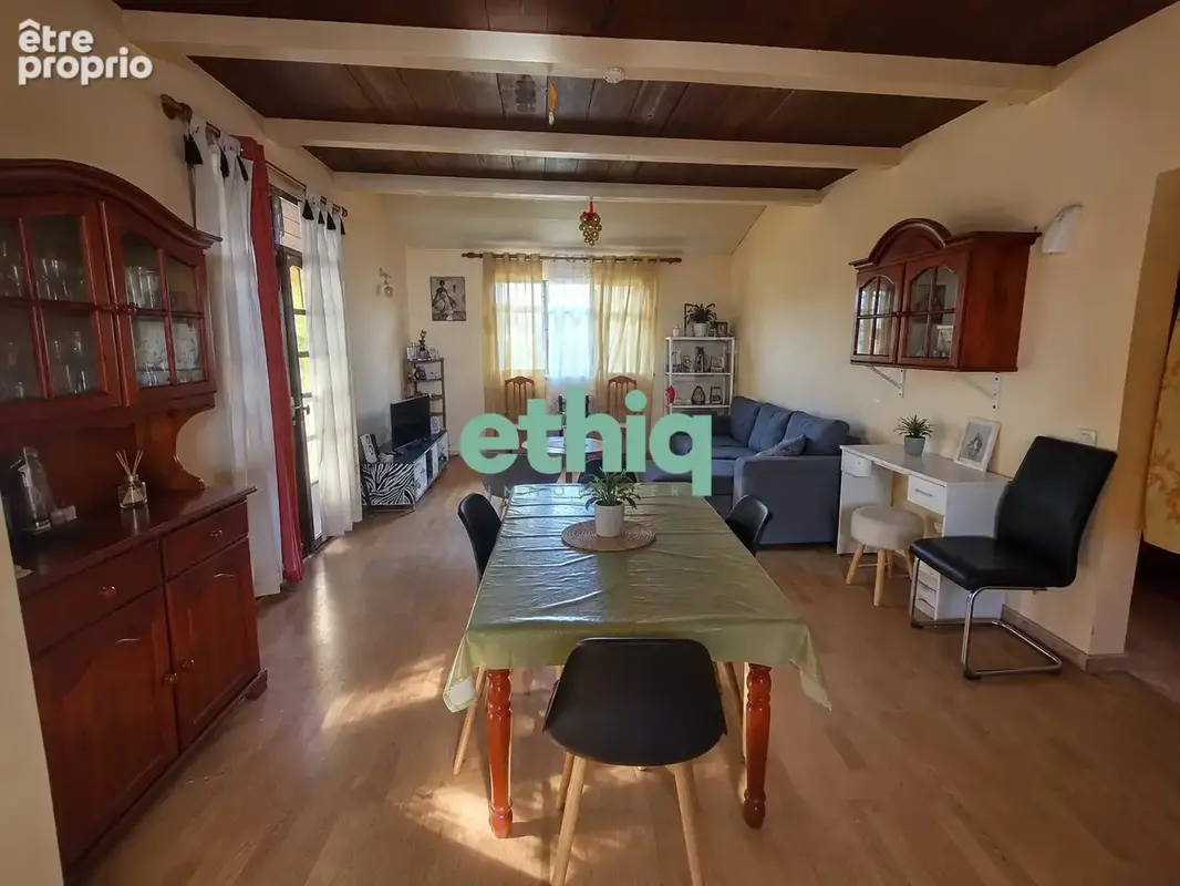 Maison 6 pièces 130 m² à vendre à Saint-Claude (97120) - photo 2