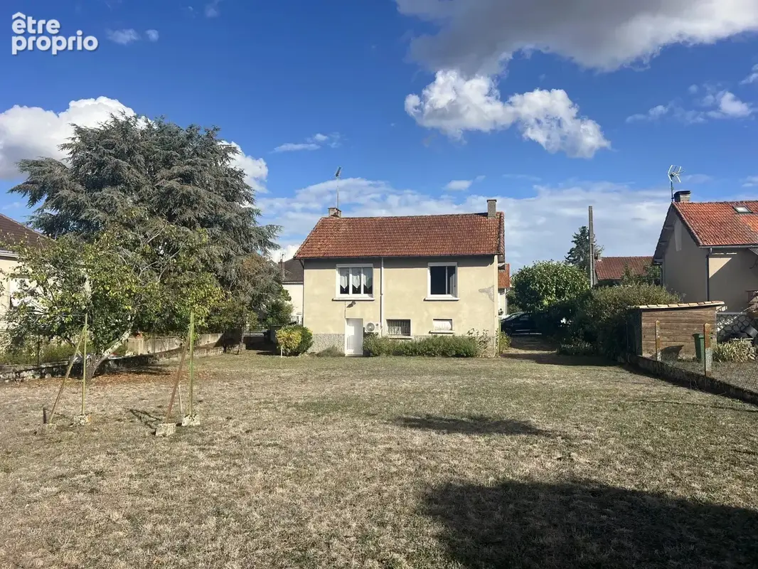 Maison à LUSSAC-LES-CHATEAUX