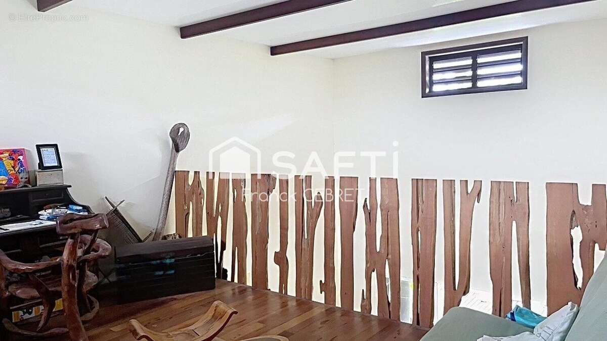 Photo 8 - Appartement à REMIRE-MONTJOLY