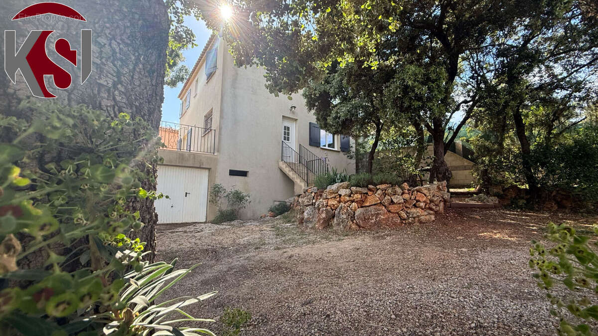 Maison à SEILLONS-SOURCE-D'ARGENS