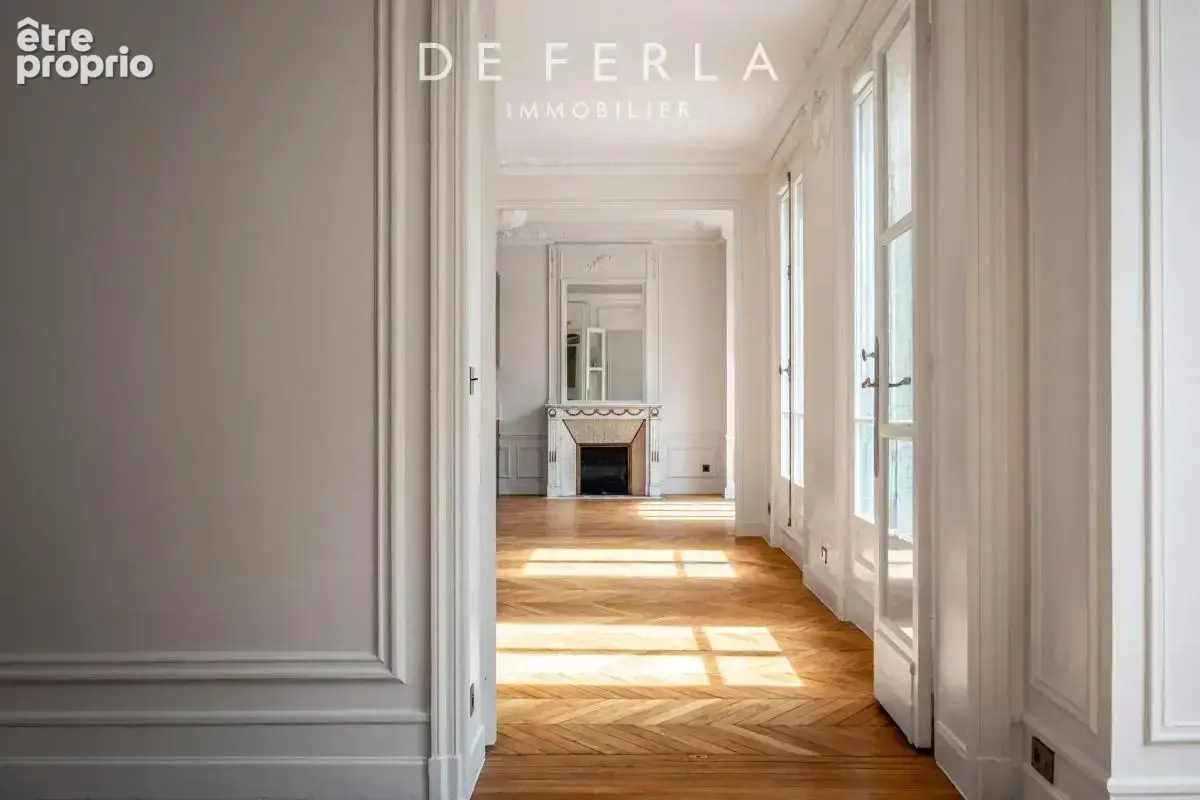 Sèvres / Duroc -  Haussmanien & Étage élevé - 5 chambres - photo 3