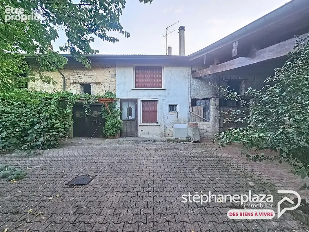 plateau à rénover Tossiat avec cour - photo 1