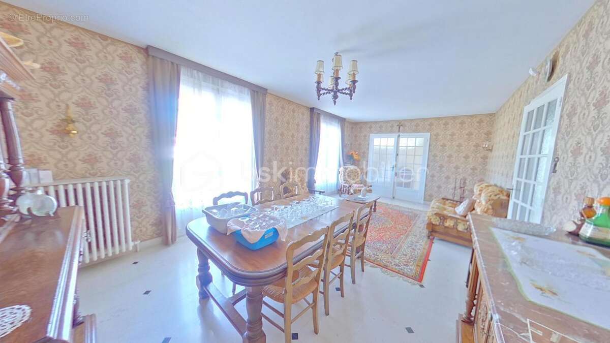 Maison à THORIGNY-SUR-OREUSE