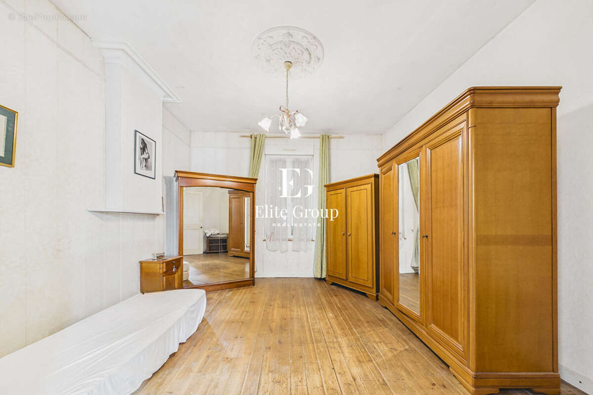 A Vendre Maison à Rénover - Rochefort - 6 Pièces - 146 m² - photo 7