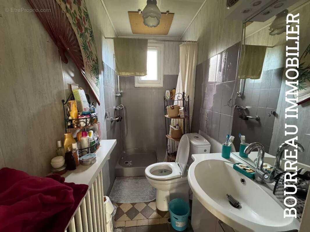 Appartement à LA CELLE-SAINT-CYR