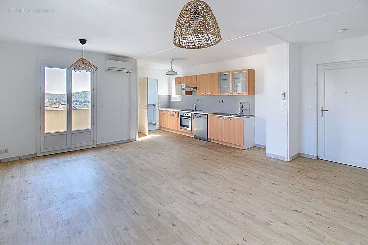 Appartement à LORGUES