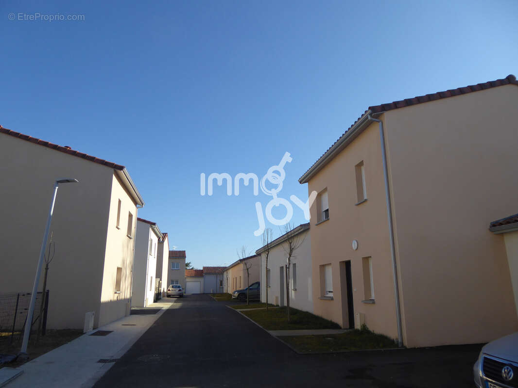 Maison à LAVERNOSE-LACASSE