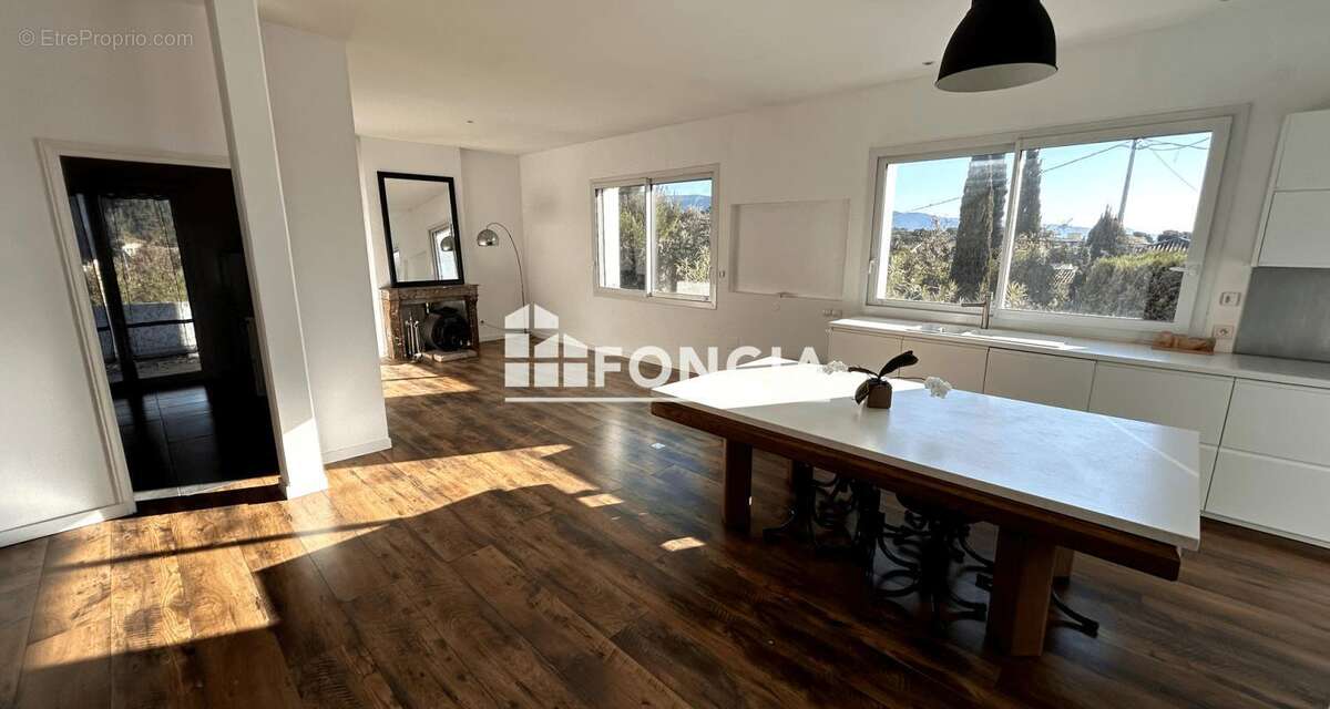 Maison à BORMES-LES-MIMOSAS