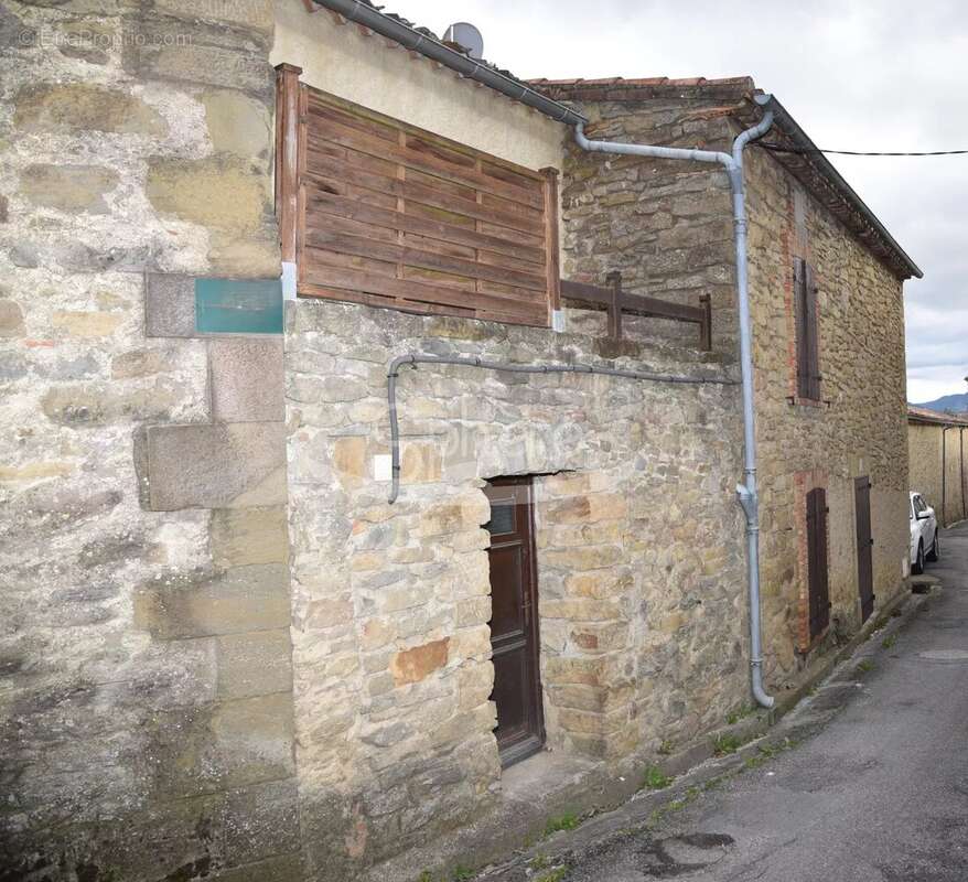 Maison à CONILHAC-DE-LA-MONTAGNE