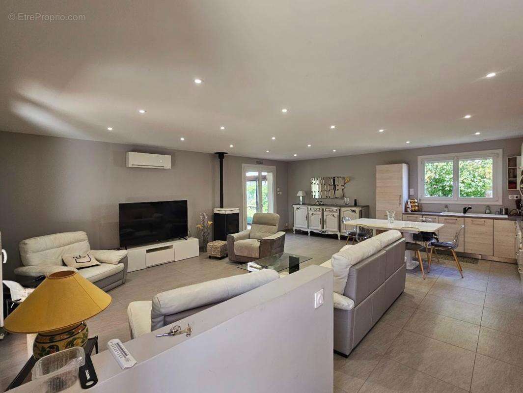 Villa semi-plain-pied - 5 pièces – Cournon-d’Auvergne - photo 9