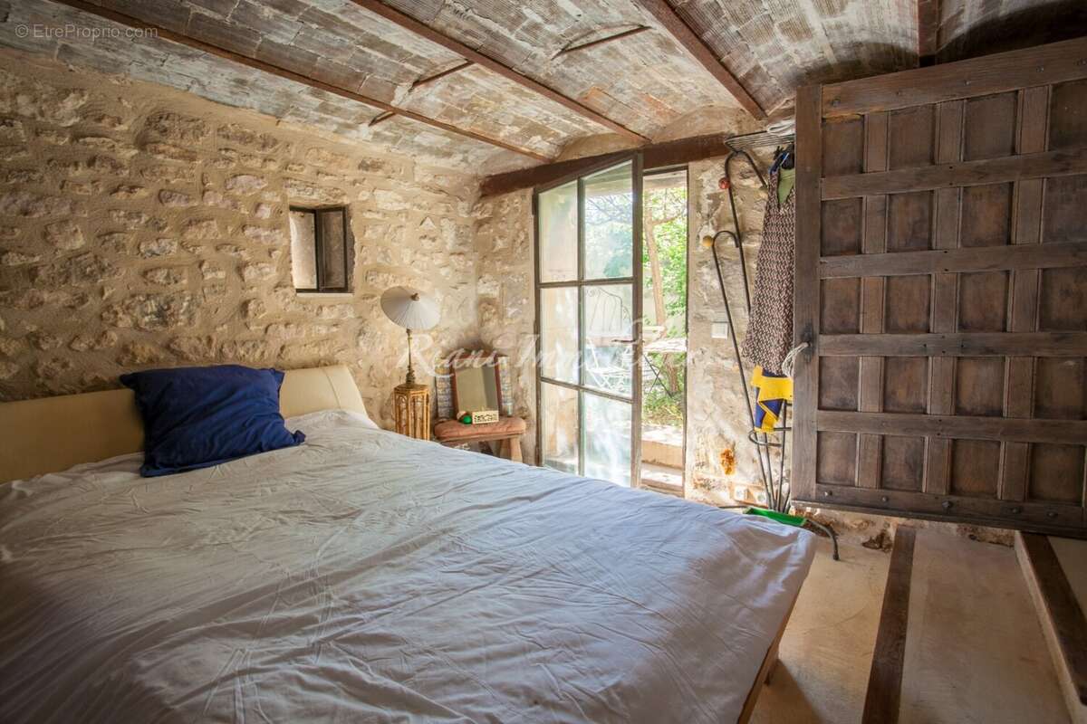 Maison à MENERBES