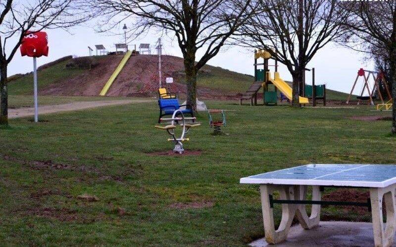 Terrain à SAINT-GEORGES-DES-GARDES