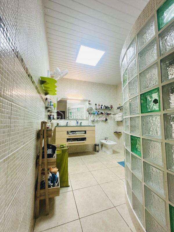 Maison à REMIRE-MONTJOLY