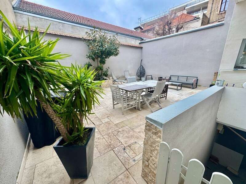 Roanne – maison type loft 95 m2 rénovée avec garage et cour privative - photo 2