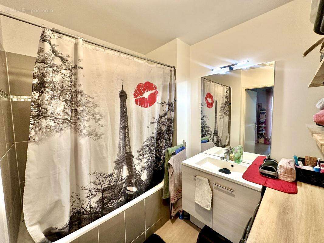 Appartement à VAUJOURS