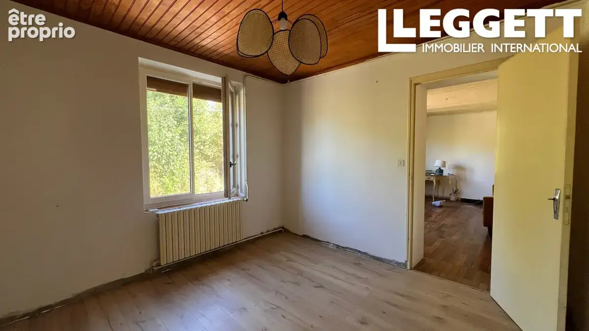Propriété rurale avec maison de 2 chambres à moderniser, équipée de double vitrage neuf, de panneaux solaires - photo 7
