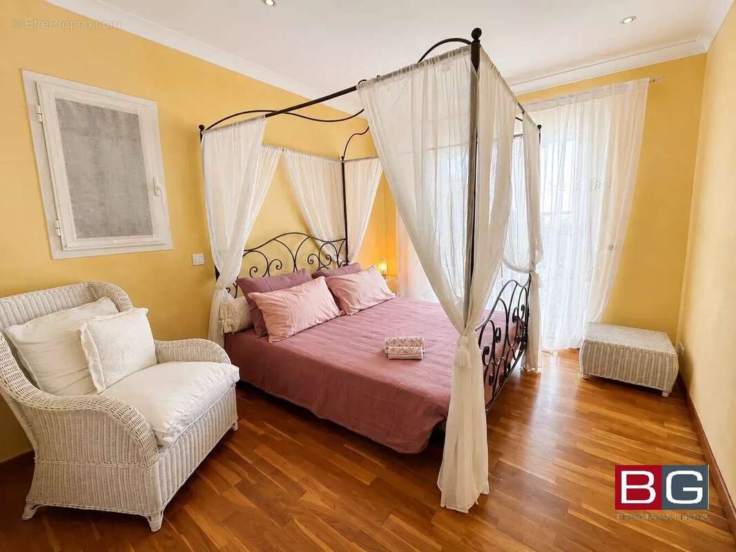 Vue panoramique sur le Cap d'Antibes – Élégante villa contemporaine de 5 pièces - photo 9