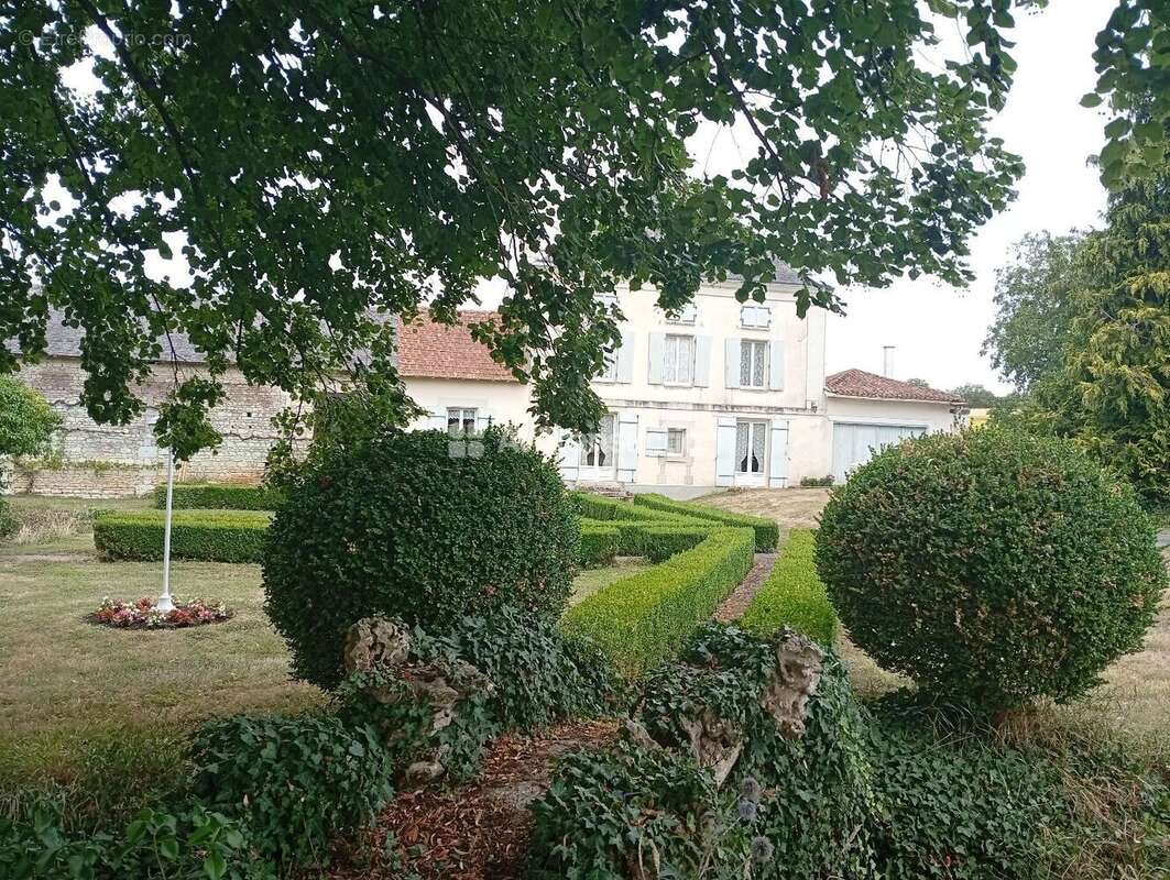 Maison 180 m² à Mirebeau  - photo 109