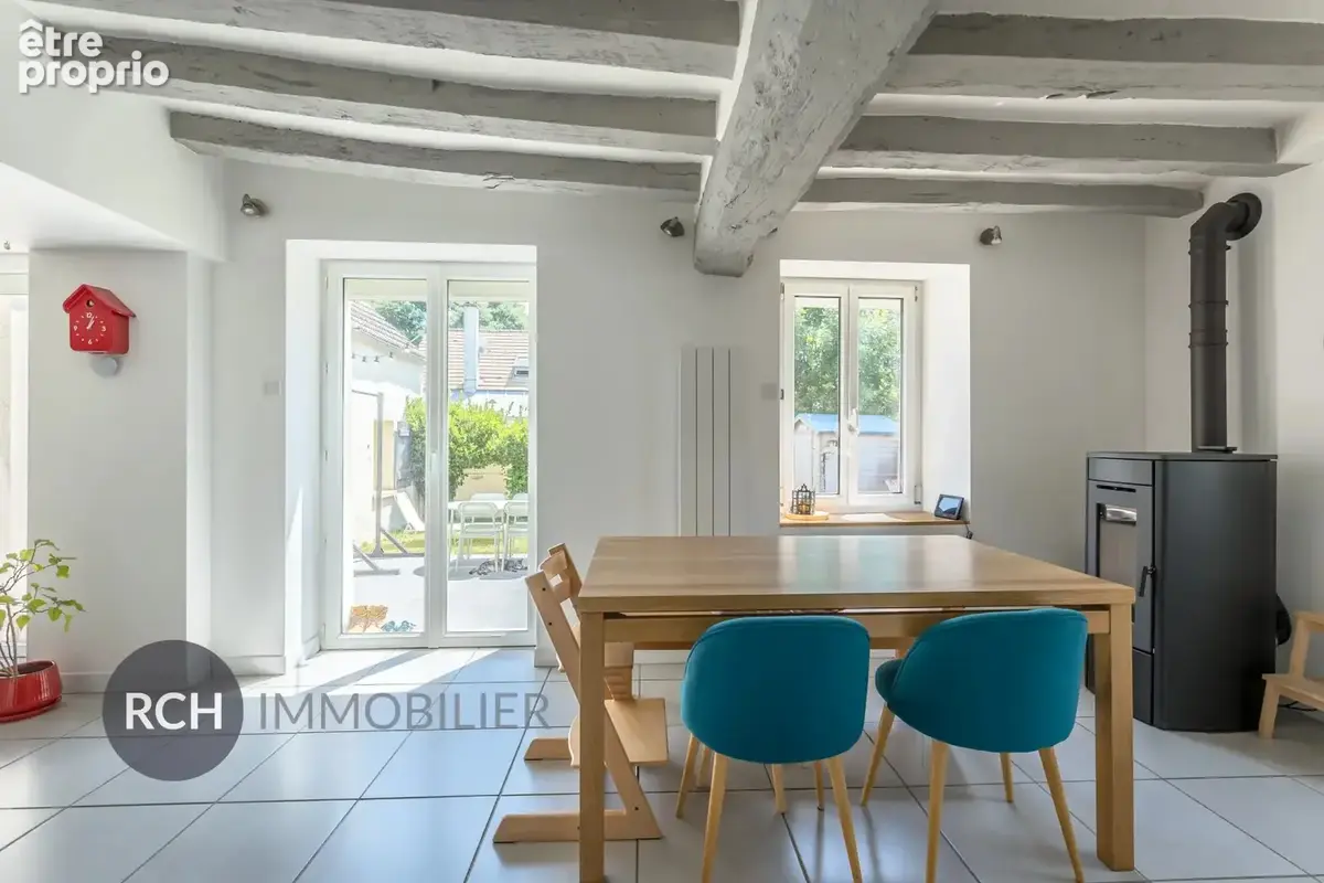 A 7 km de la gare - Maison en pierre joliment rénovée sur un terrain clos de murs - photo 4
