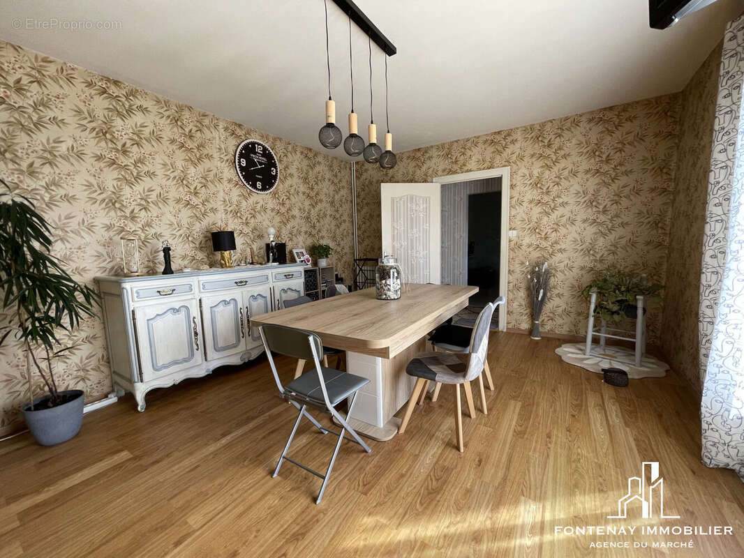 Maison à LA CAILLERE-SAINT-HILAIRE