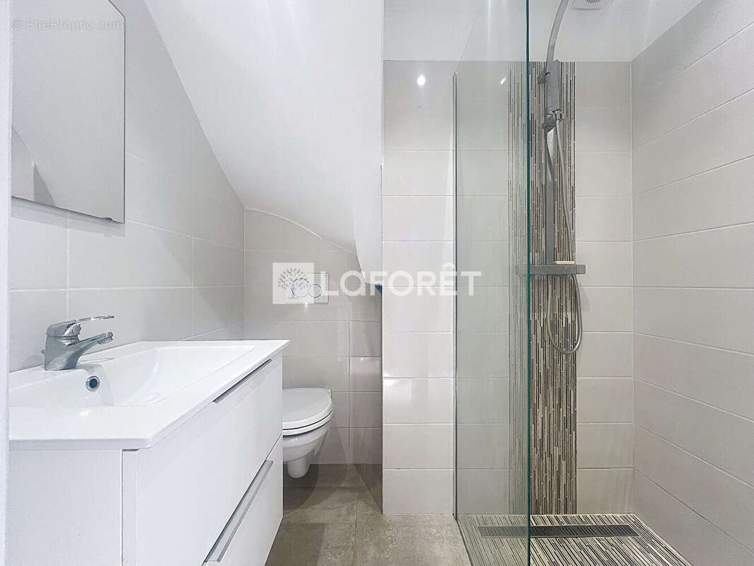 Idéal Investisseur ou Primo-accédant ? Studio Rénové au Coeur de Linas - photo 2