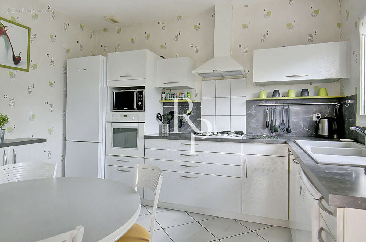 Maison à GREZIEU-LA-VARENNE