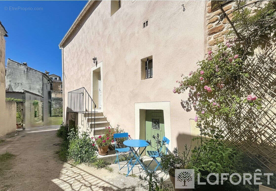 PIOLENC - Maison en pierre, 2ch, avec sous sol total! - photo 6