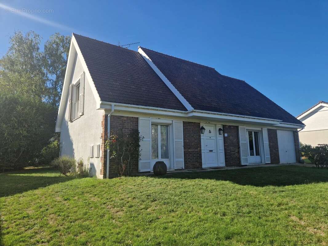 Maison à VOISINS-LE-BRETONNEUX