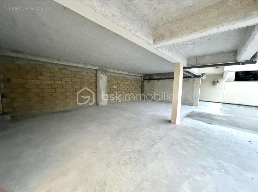 Commerce à SAINTE-GENEVIEVE-DES-BOIS