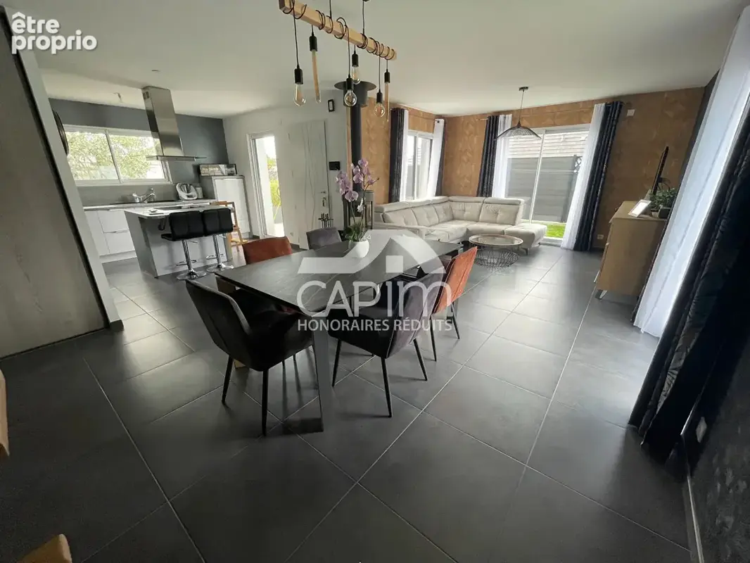 Maison Contemporaine Fougères 2015 Quartier Hopital- 5 chambres- 150m²-Terrain 505m² - photo 2