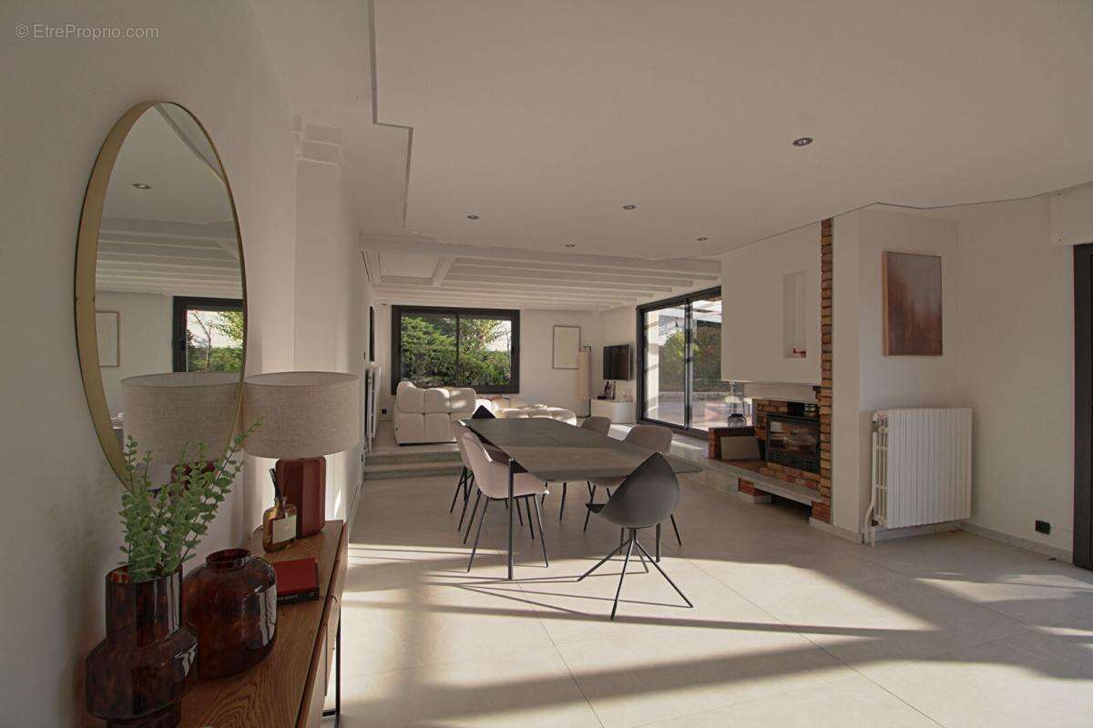 Maison à MONTHOLIER