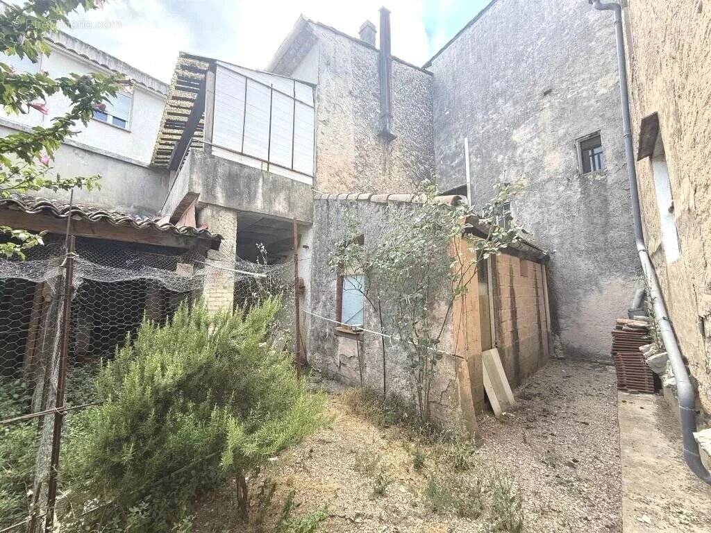 Exclusivité : maison de village de type 3 avec jardin, garage et combles aménageables - photo 2