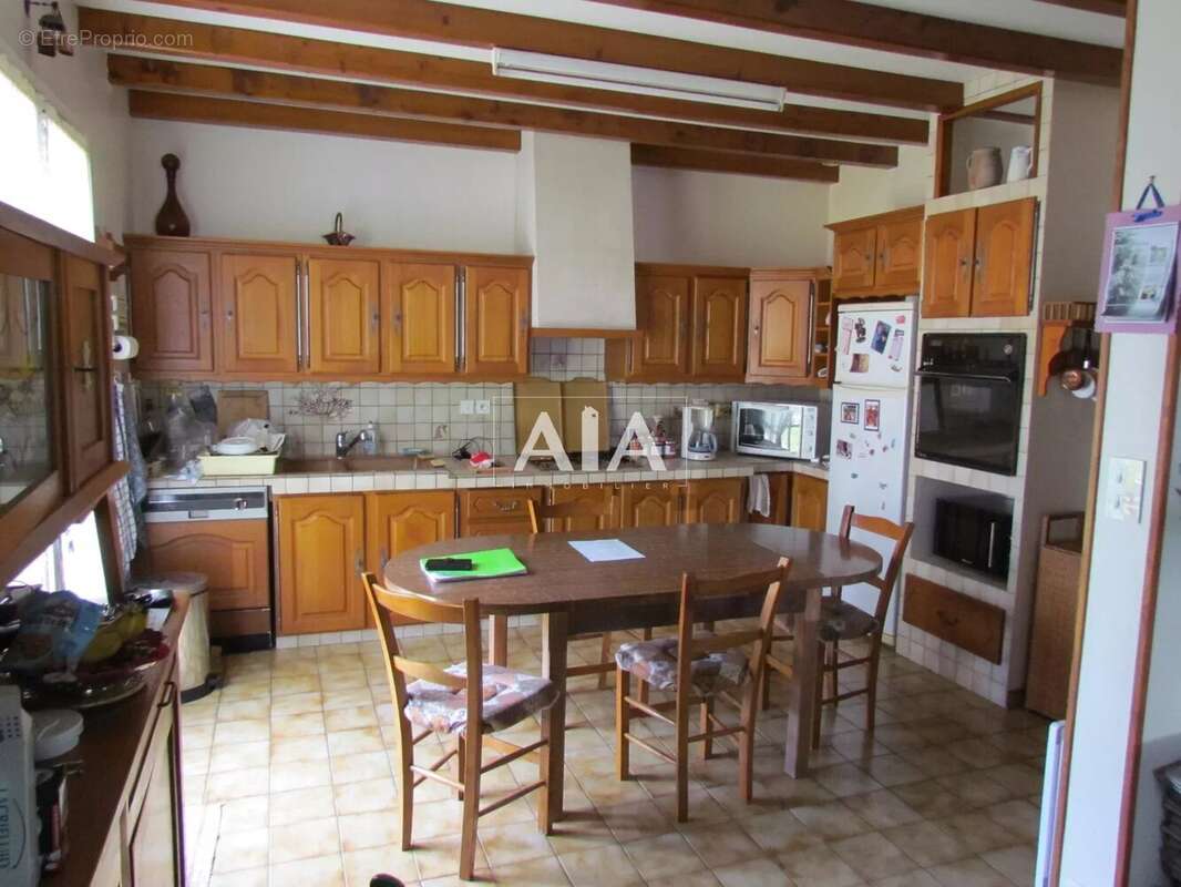 Maison à LES ADJOTS