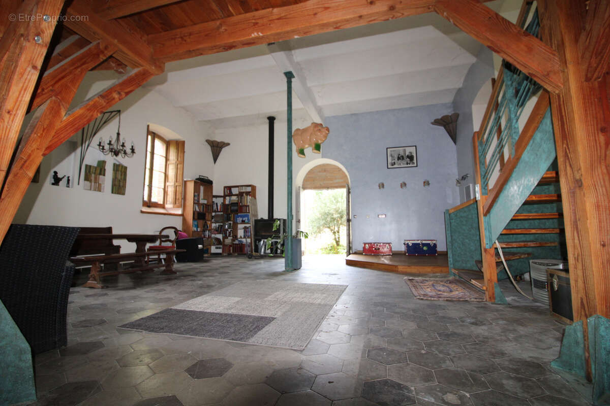 Maison de caractere d'un volume 333 m2  + dependance 86 m2. - photo 35