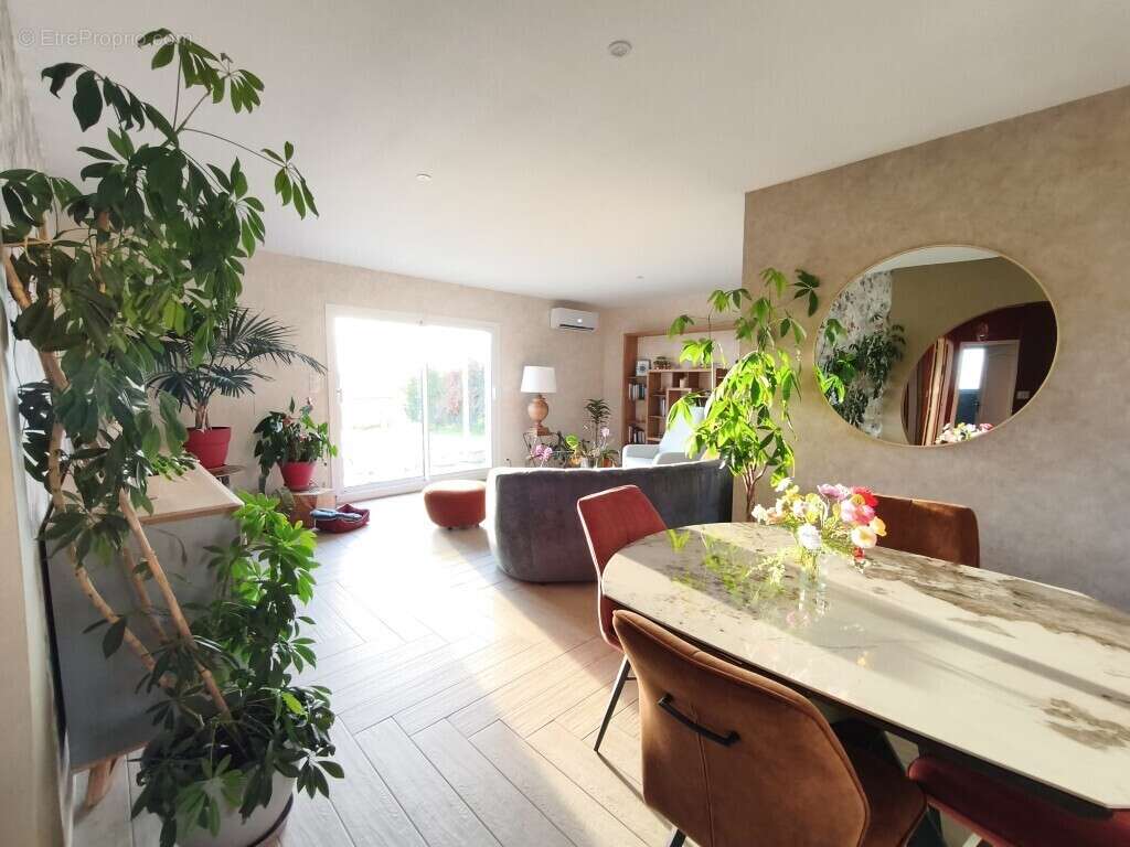 Maison à JARNAC-CHAMPAGNE