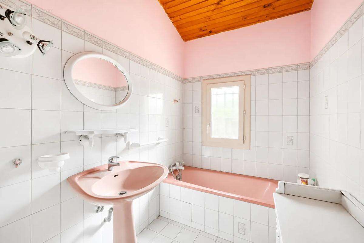 Maison avec piscine, 5 pièces, Saint-Hilaire-de-Brethmas - photo 18