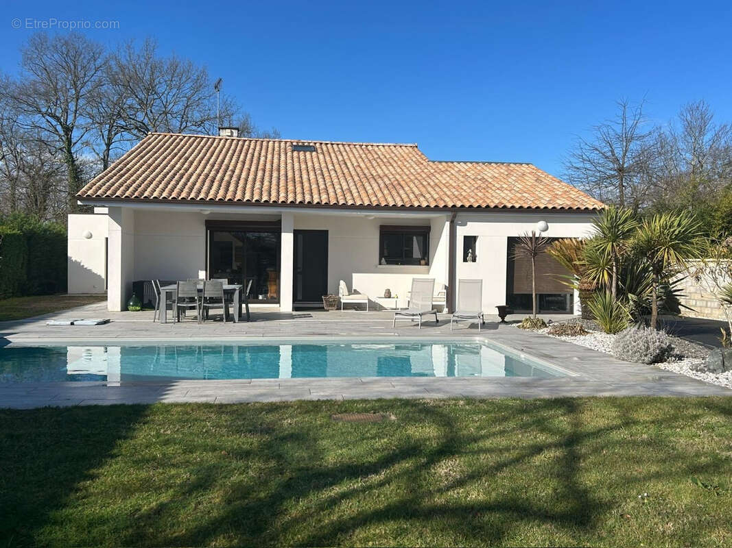 Maison à SAINT-JEAN-D'ILLAC