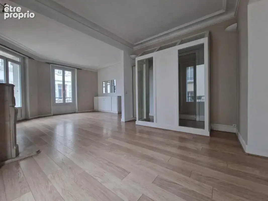 Appartement de 112m² habitables en hyper centre de Lagny-sur-Marne, lumineux, entrée, grand séjour avec balcon, cuisine équipée, - photo 6
