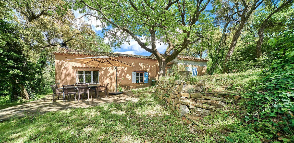 Maison à LA GARDE-FREINET