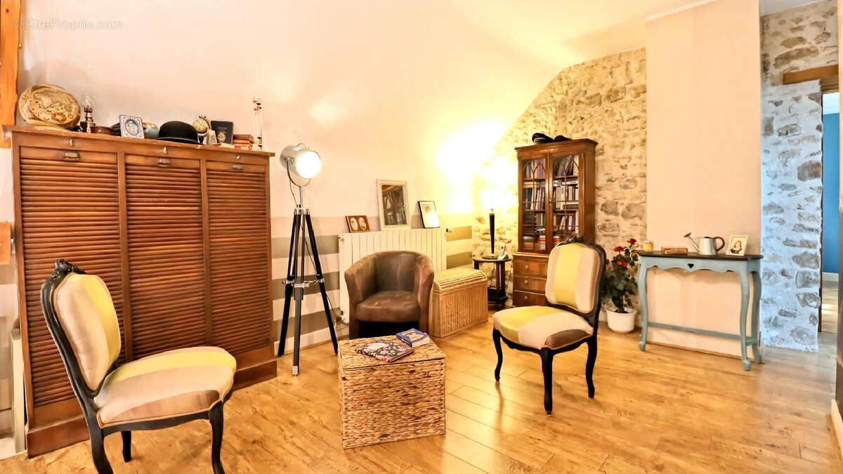 Maison à MOIGNY-SUR-ECOLE