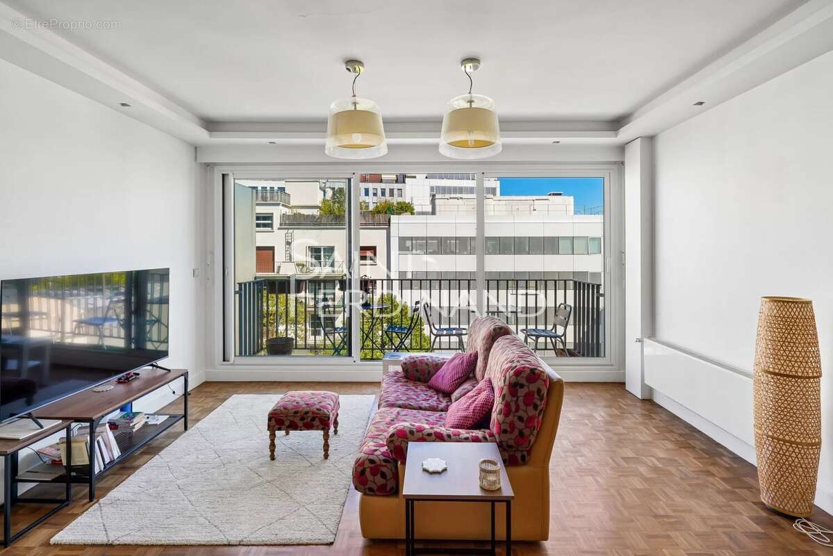 Appartement à NEUILLY-SUR-SEINE