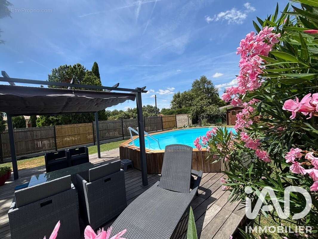 Maison 210 m² à Saint-Jory  - photo 2