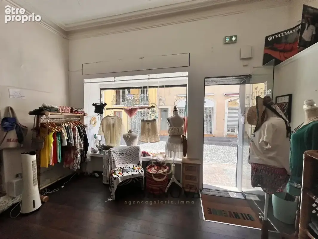 Emplacement n°1 à Mauguio  Magnifique boutique avec vitrine, droit au bail de 67 m², loyer intéressant et nombreuses activités  - photo 7