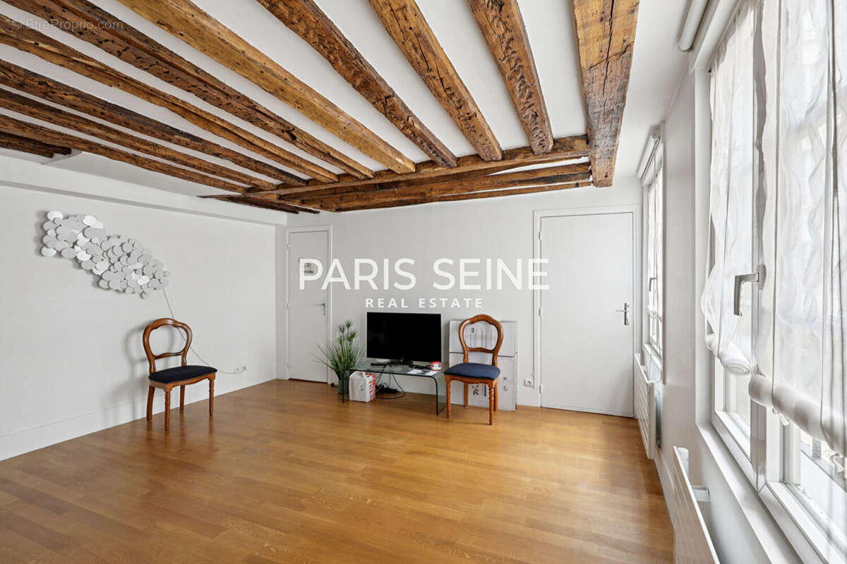 Appartement à PARIS-1E