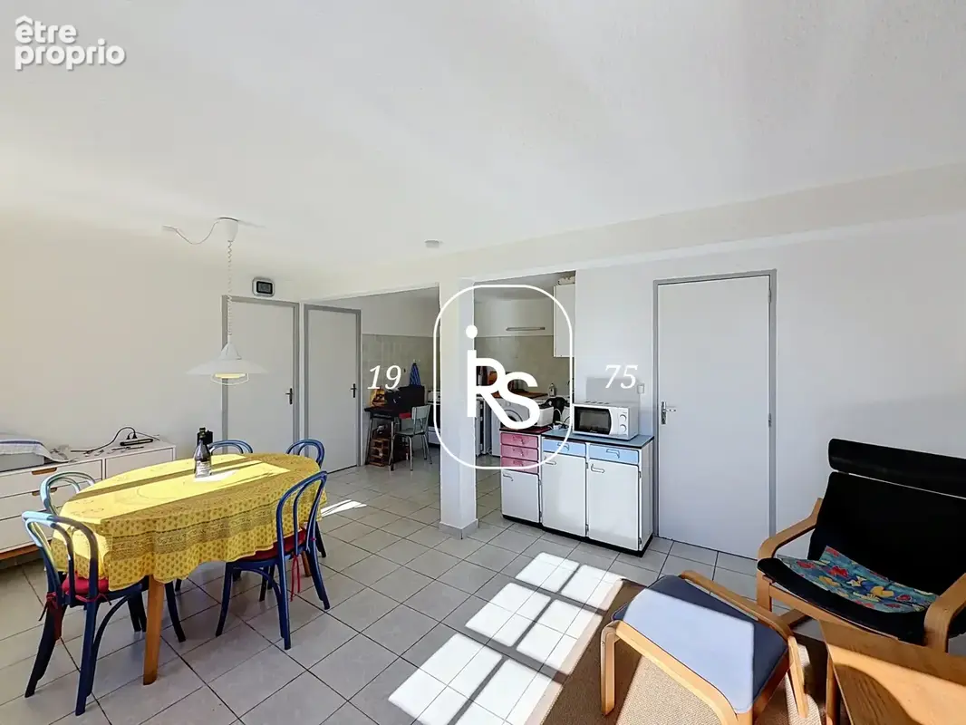 Maison de hameau divisée en deux logements de 102 m2 habitables et de 50,7 m2 avec un terrain de 571 m2 - photo 8