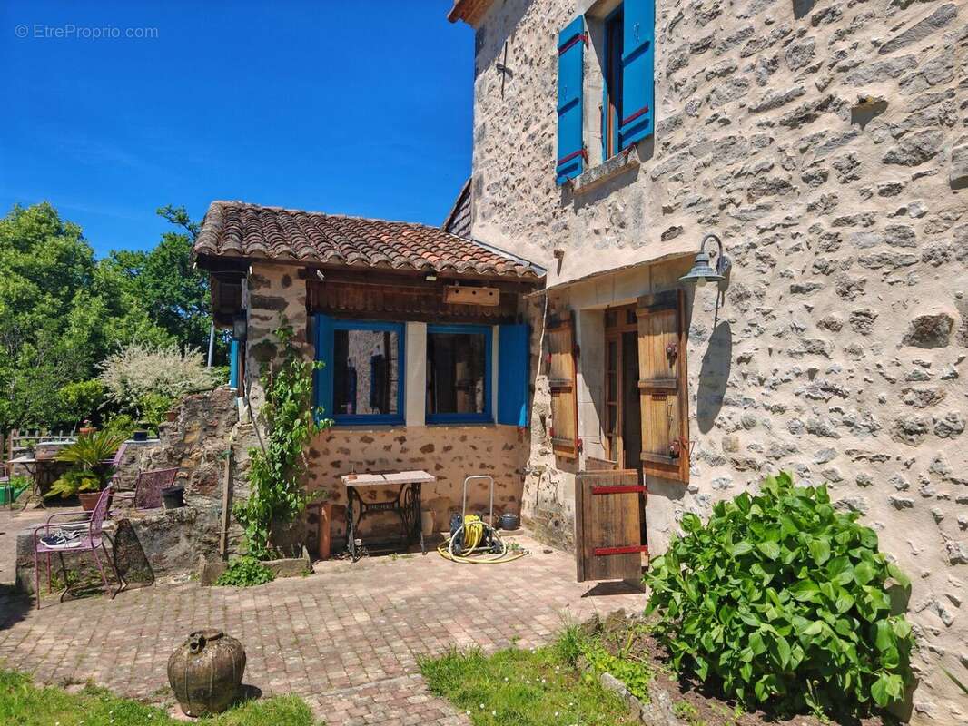 Grands volumes pour cette maison périgourdine sur 1 hectare de terrain - photo 16