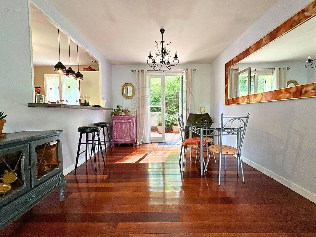 Maison à MONTREUIL-AUX-LIONS